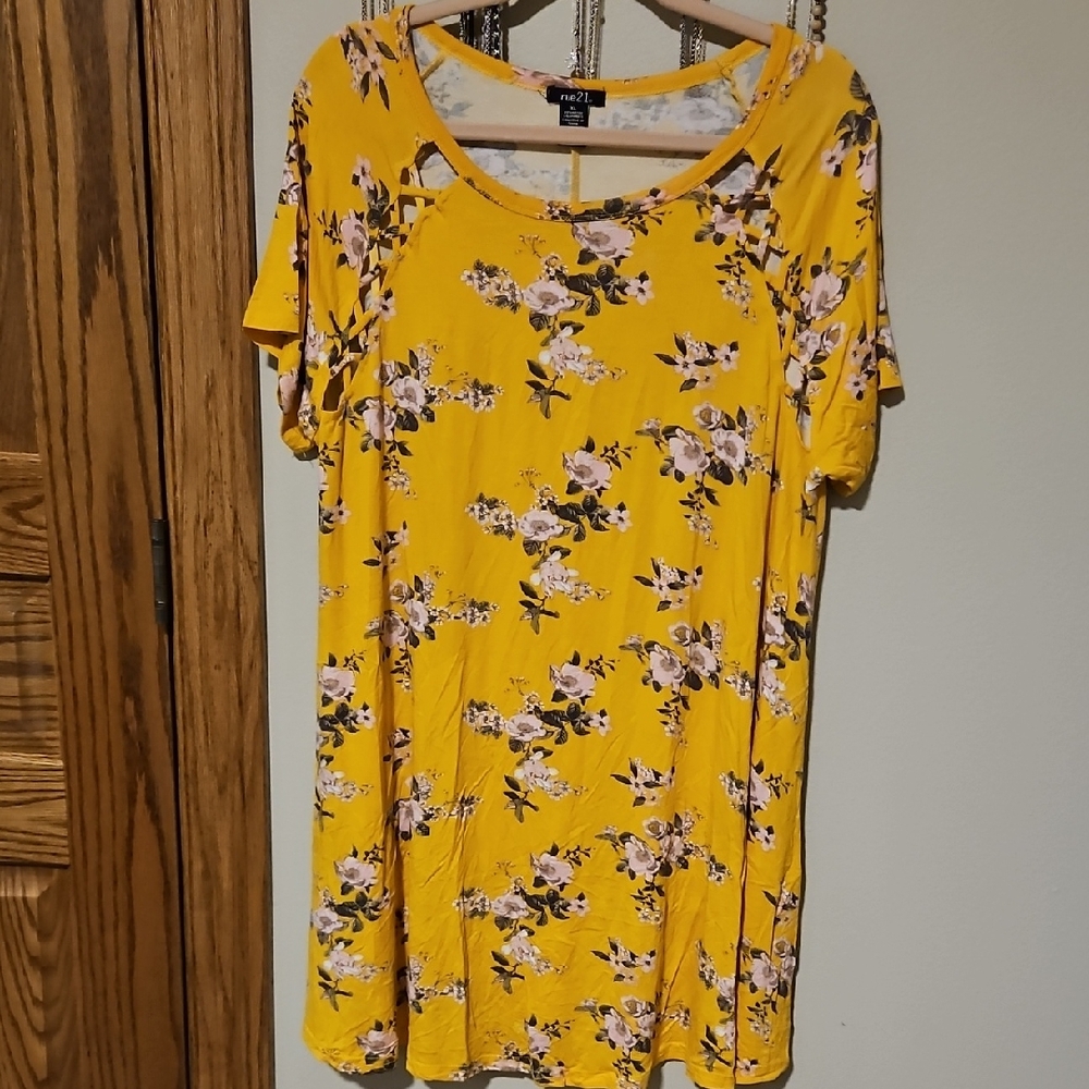 Rue21 Mustard Yellow Floral Scoop Neck Tunic